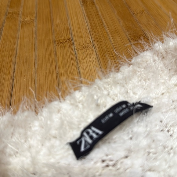Zara Cozy, Soft Off White Sweater - Picture 3 of 3